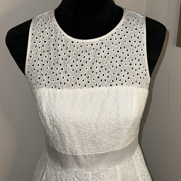 Eliza J white eyelet fit and flare above the knee cotton sleeveless dress Sz 6 - Picture 3 of 9